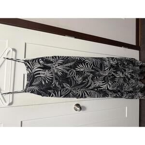 Banana Republic maxi dress in black and white floral sundress size medium